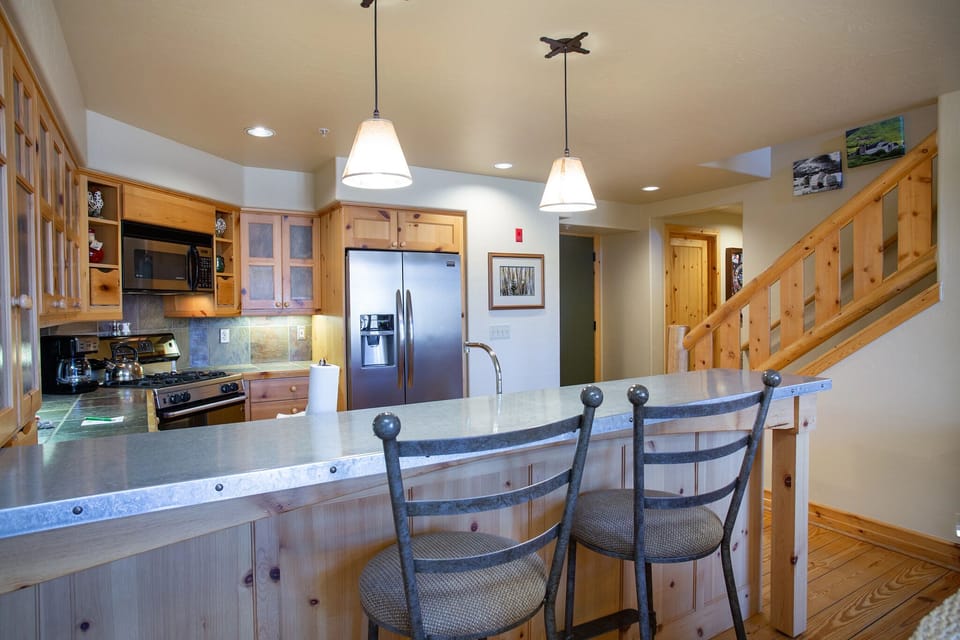 Condo, 3 Bedrooms | Private kitchen | Fridge, oven, dishwasher, coffee/tea maker