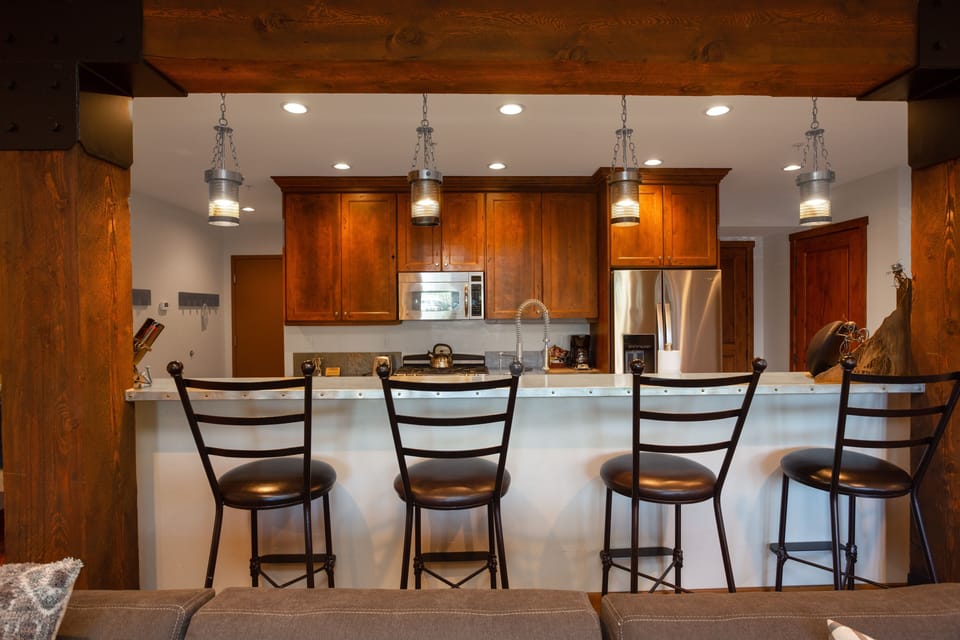 Condo, 1 Bedroom | Private kitchen | Fridge, oven, coffee/tea maker, toaster