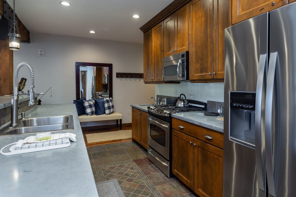 Condo, 1 Bedroom | Private kitchen | Fridge, oven, coffee/tea maker, toaster