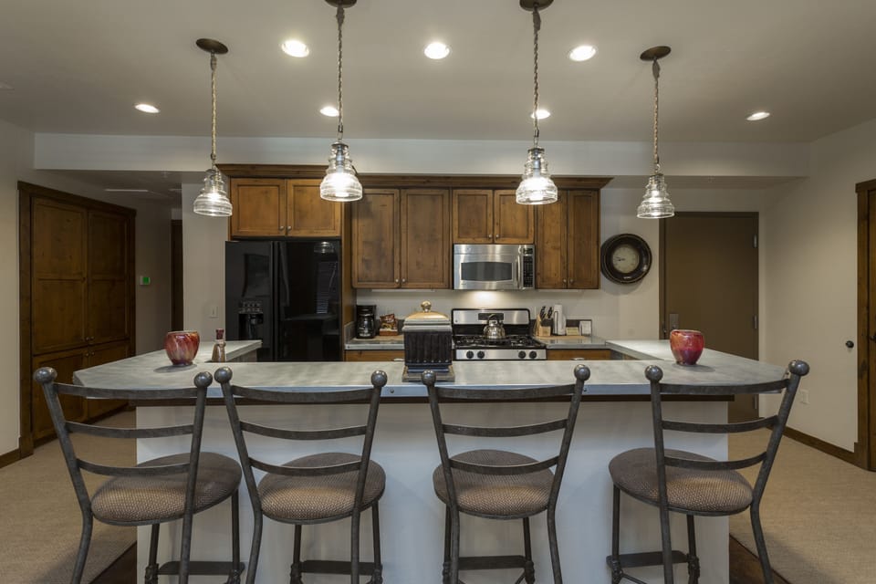 Condo, 2 Bedrooms | Private kitchen | Fridge, oven, dishwasher, coffee/tea maker