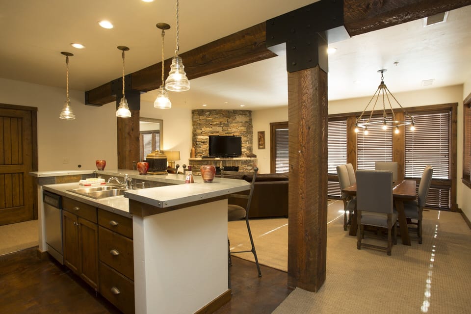 Condo, 2 Bedrooms | Dining