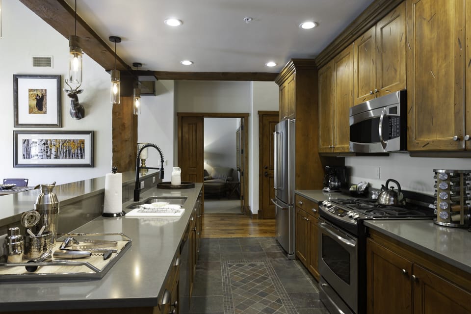 Condo, 3 Bedrooms | Private kitchen | Fridge, oven, coffee/tea maker, toaster