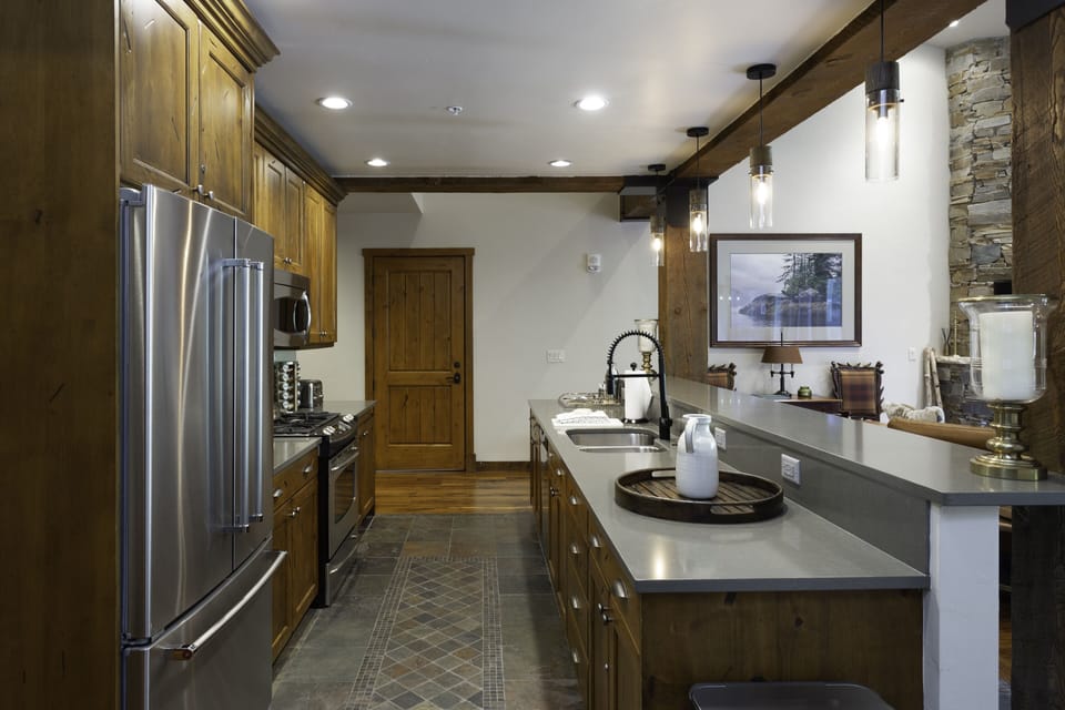 Condo, 3 Bedrooms | Private kitchen | Fridge, oven, coffee/tea maker, toaster