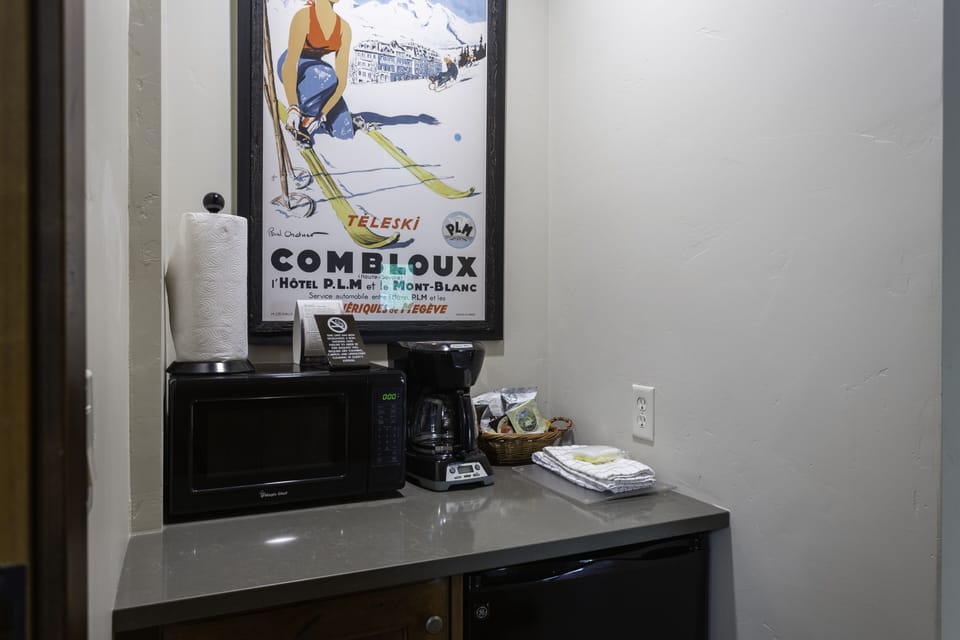 Condo, 3 Bedrooms | Interior
