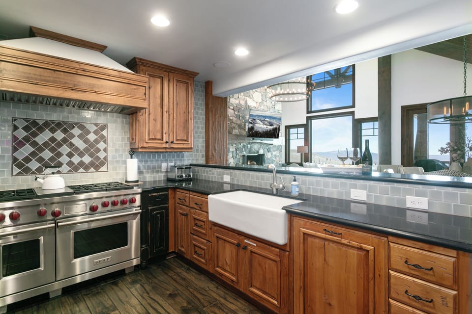 Condo, 5 Bedrooms | Private kitchen | Coffee/tea maker, fridge, oven, toaster
