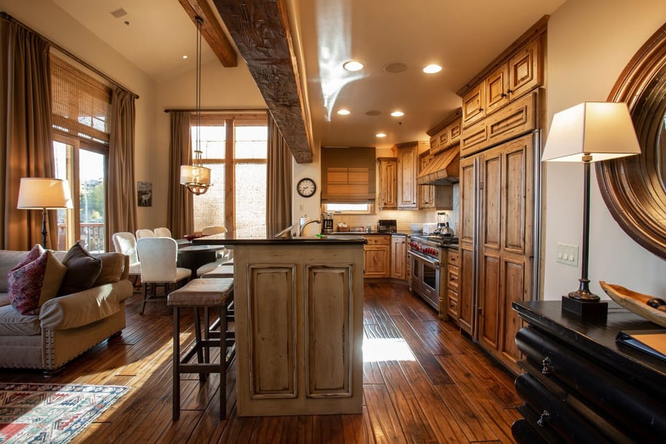 Condo, 5 Bedrooms | Interior