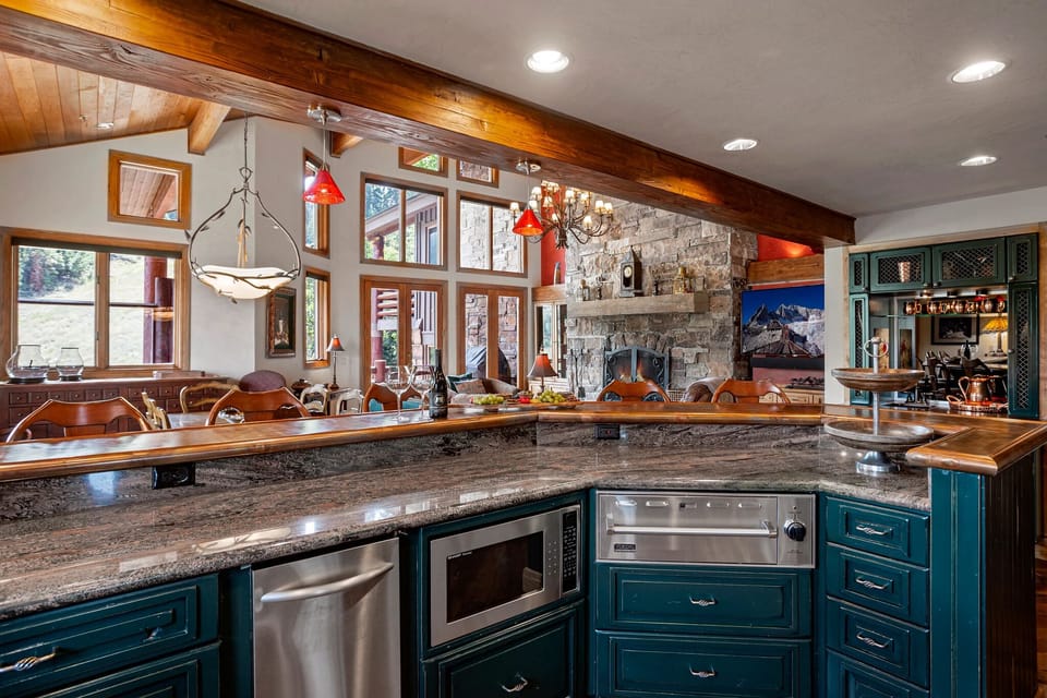 Condo, 4 Bedrooms | Private kitchen | Coffee/tea maker, fridge, oven, toaster