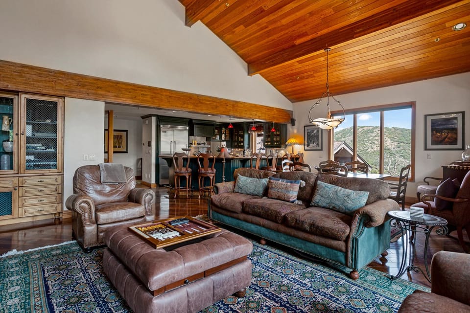 Condo, 4 Bedrooms | Living area | Smart TV
