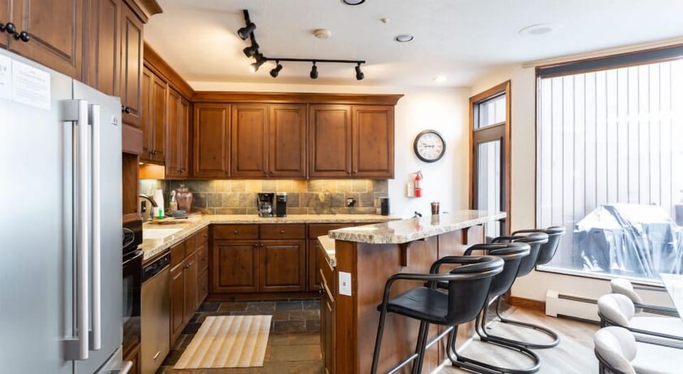 Condo, 4 Bedrooms | Private kitchen | Coffee/tea maker, fridge, oven, toaster