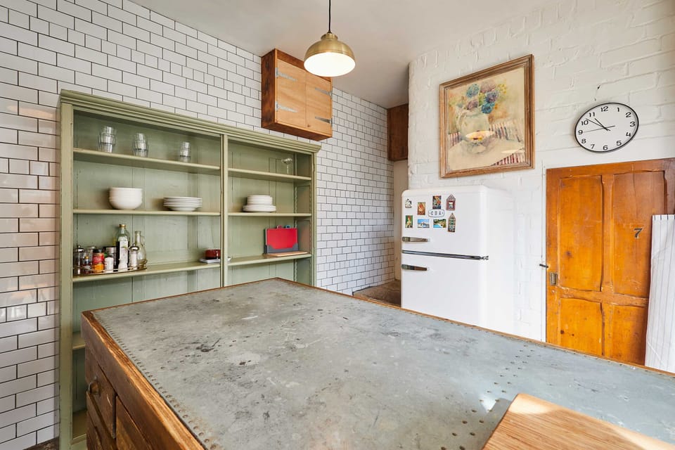 House | 2 bedrooms, desk