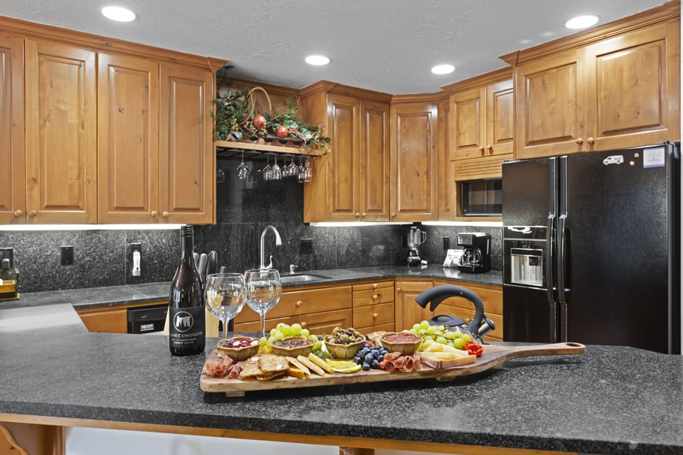 Condo, 4 Bedrooms | Private kitchen | Coffee/tea maker, fridge, oven, toaster