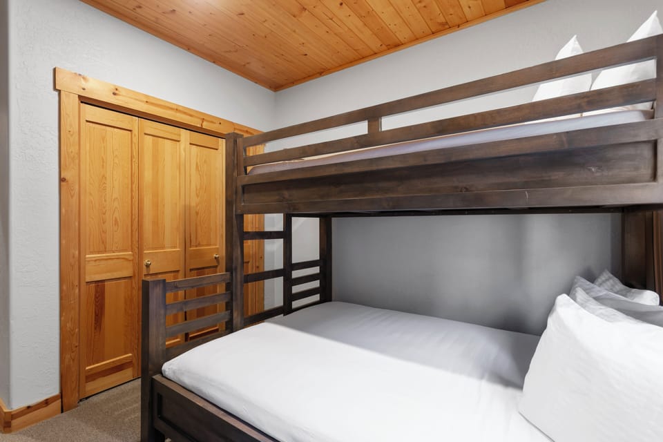 Condo, 1 Bedroom | 1 bedroom, WiFi (free)