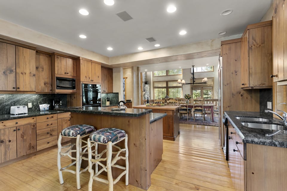 Condo, 4 Bedrooms | Private kitchen | Coffee/tea maker, fridge, oven, toaster