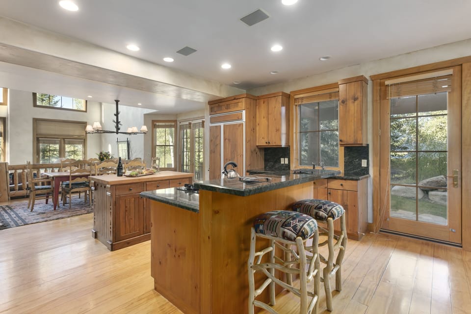 Condo, 4 Bedrooms | Private kitchen | Coffee/tea maker, fridge, oven, toaster