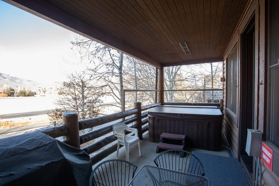 Condo, 2 Bedrooms | Outdoor dining