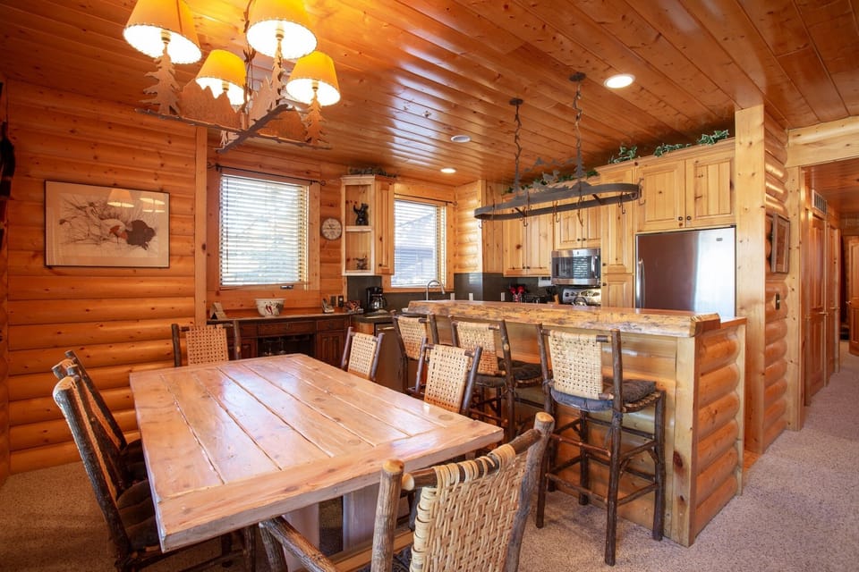 Condo, 2 Bedrooms | Dining