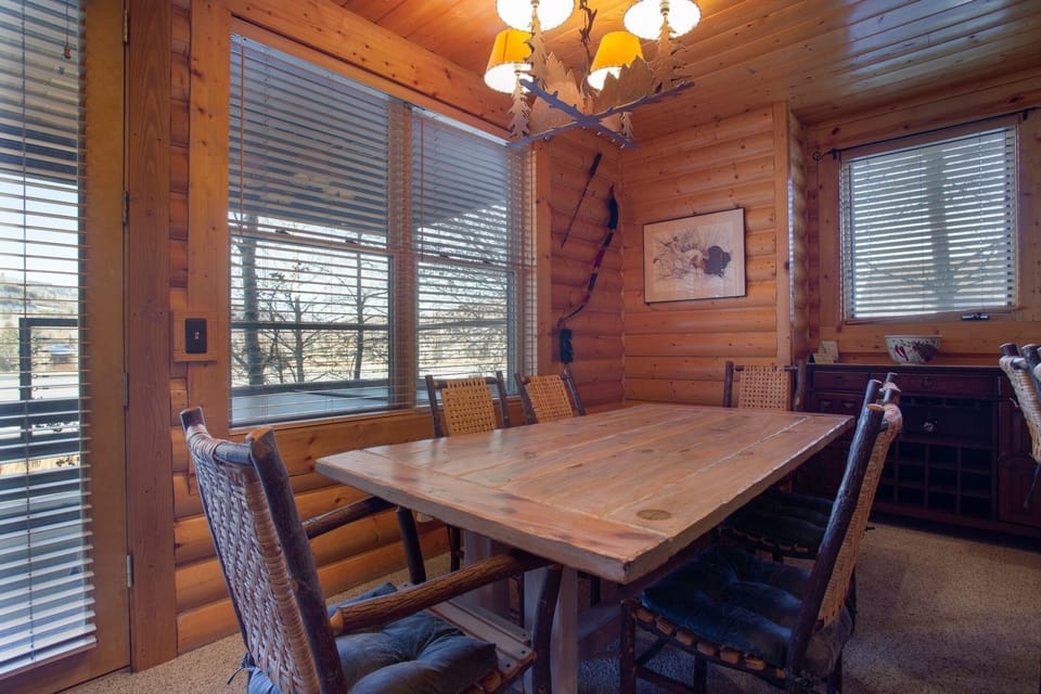 Condo, 2 Bedrooms | Dining
