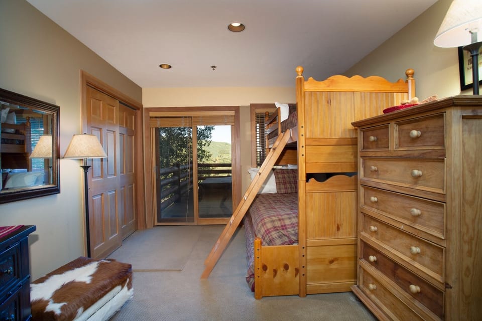 Condo, 3 Bedrooms | 3 bedrooms, laptop workspace, iron/ironing board, WiFi (free)