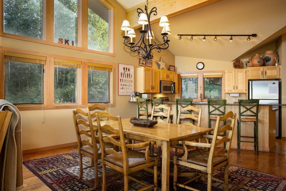 Condo, 3 Bedrooms | Dining