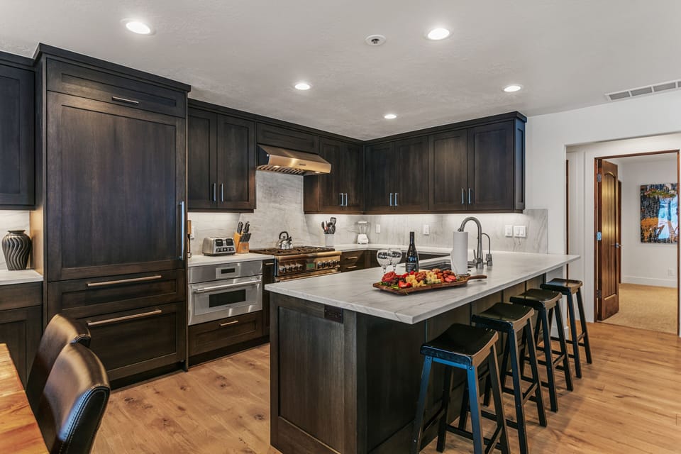 Condo, 4 Bedrooms | Private kitchen | Coffee/tea maker, fridge, oven, toaster