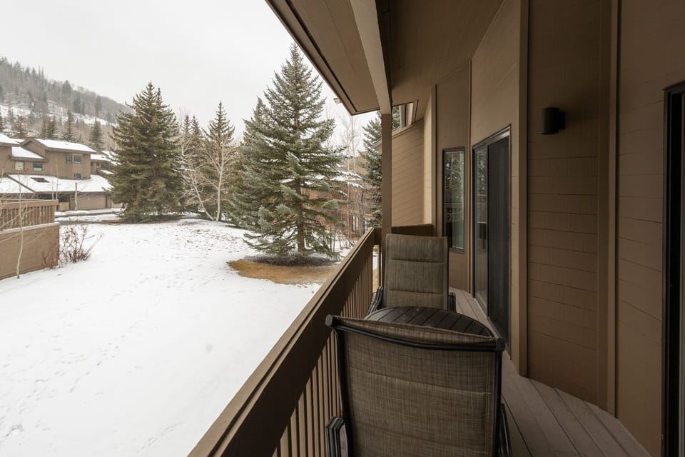 Condo, 2 Bedrooms | Property grounds