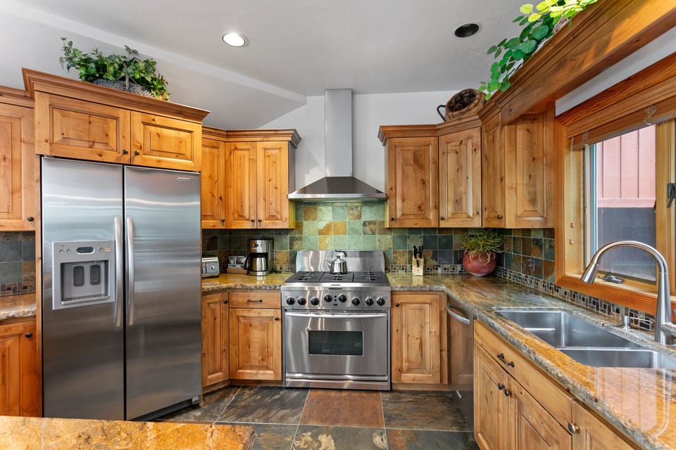 Condo, 4 Bedrooms | Private kitchen | Coffee/tea maker, fridge, oven, toaster