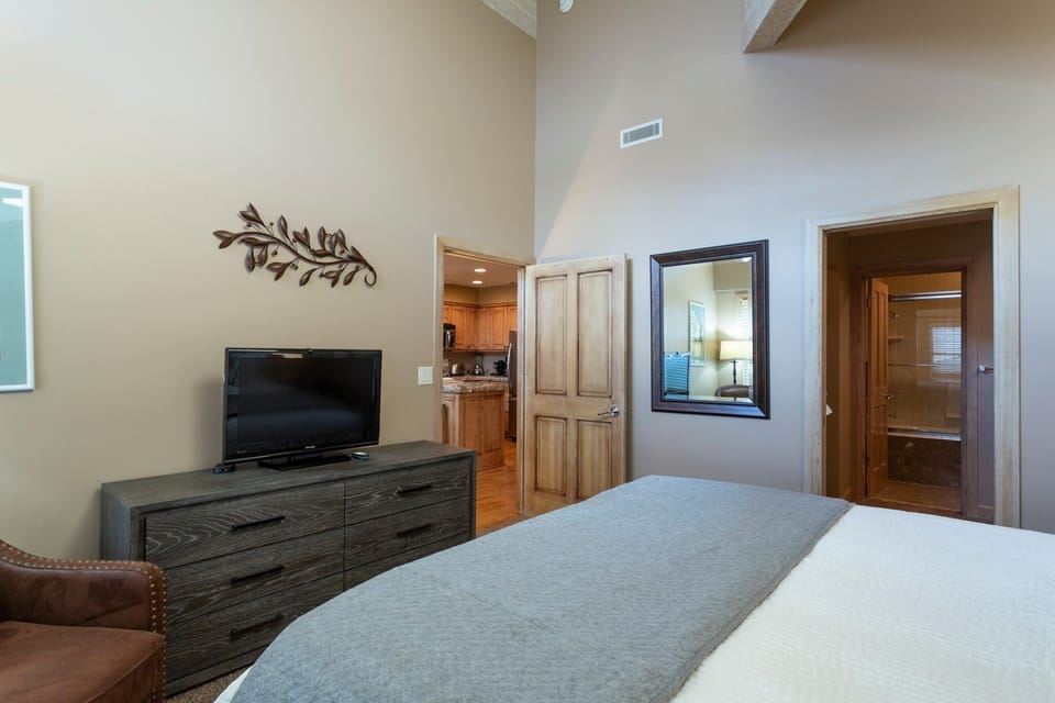 Condo, 1 Bedroom | 1 bedroom, iron/ironing board, free WiFi