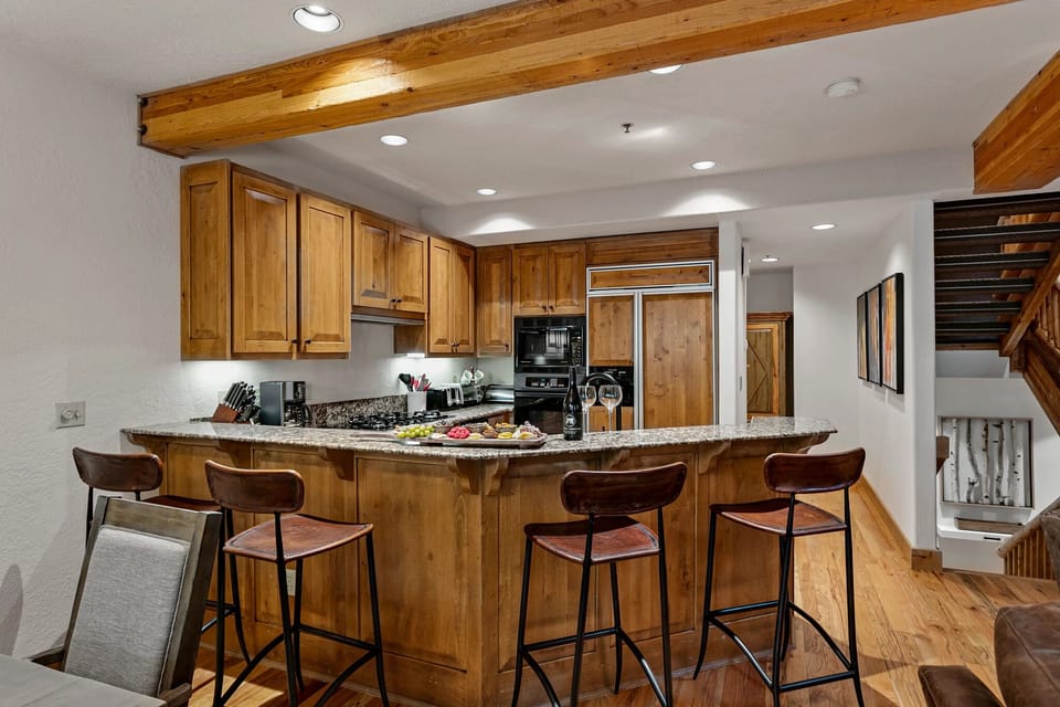 Condo, 3 Bedrooms | Private kitchen | Fridge, oven, coffee/tea maker, toaster