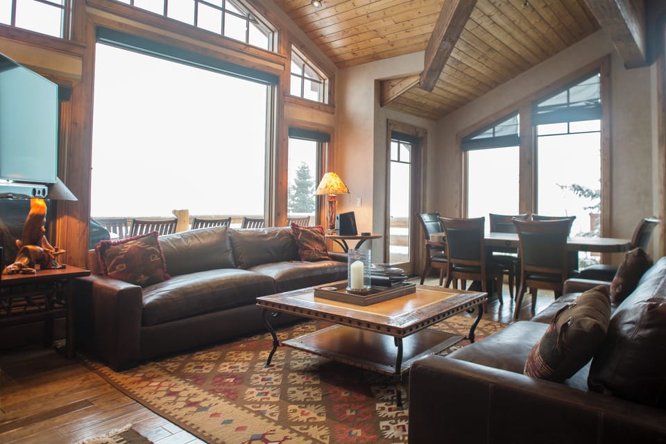 Condo, 4 Bedrooms | Living area | Smart TV
