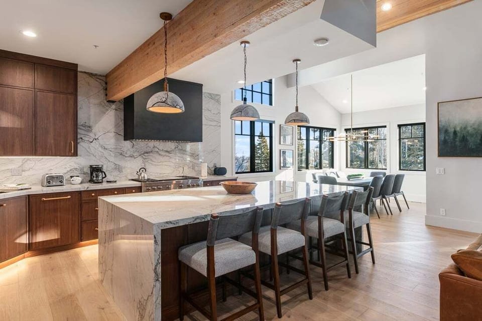 Condo, 4 Bedrooms | Private kitchen | Fridge, oven, coffee/tea maker, toaster