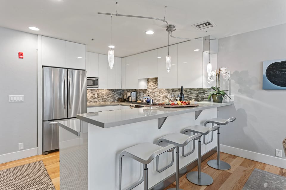 Condo, 2 Bedrooms | Private kitchen | Fridge, oven, coffee/tea maker, toaster