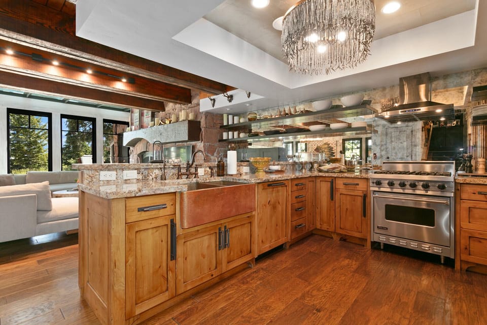 Condo, 4 Bedrooms | Private kitchen | Fridge, coffee/tea maker, toaster