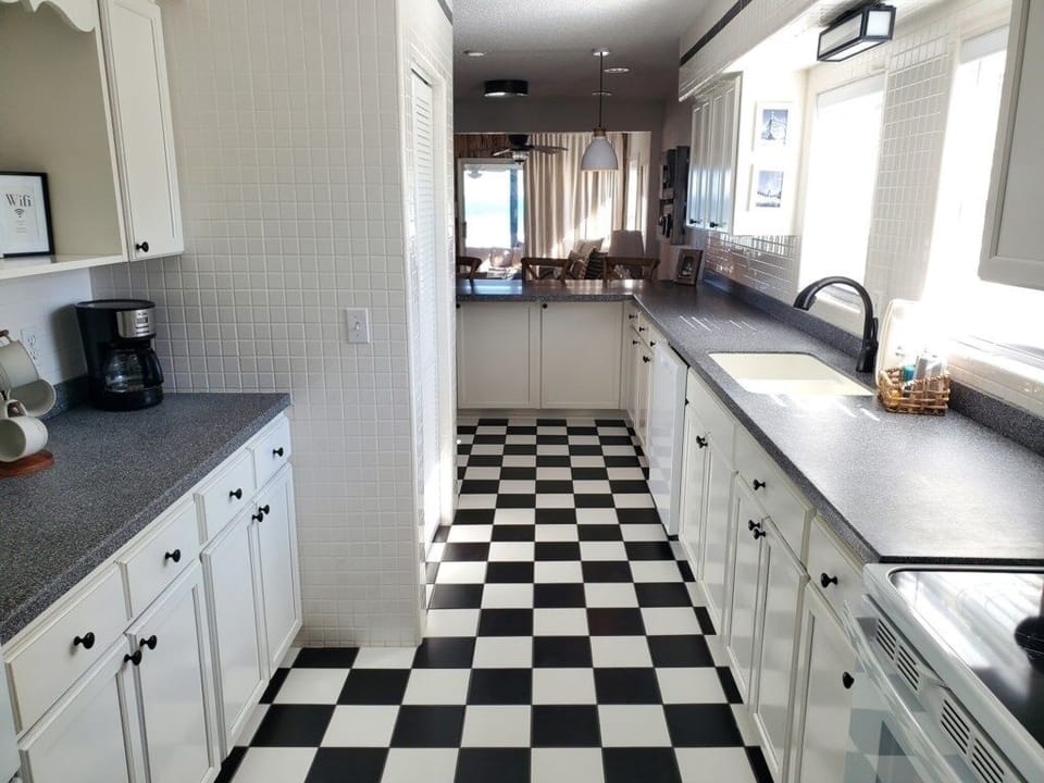 House, 3 Bedrooms | Private kitchen