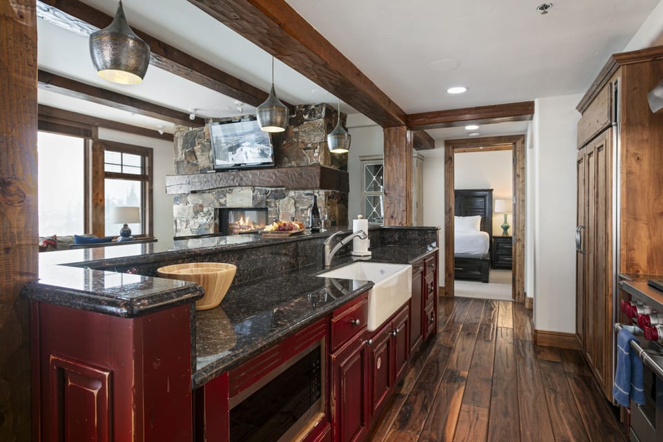 Condo, 3 Bedrooms | Private kitchen | Coffee/tea maker, fridge, oven, toaster