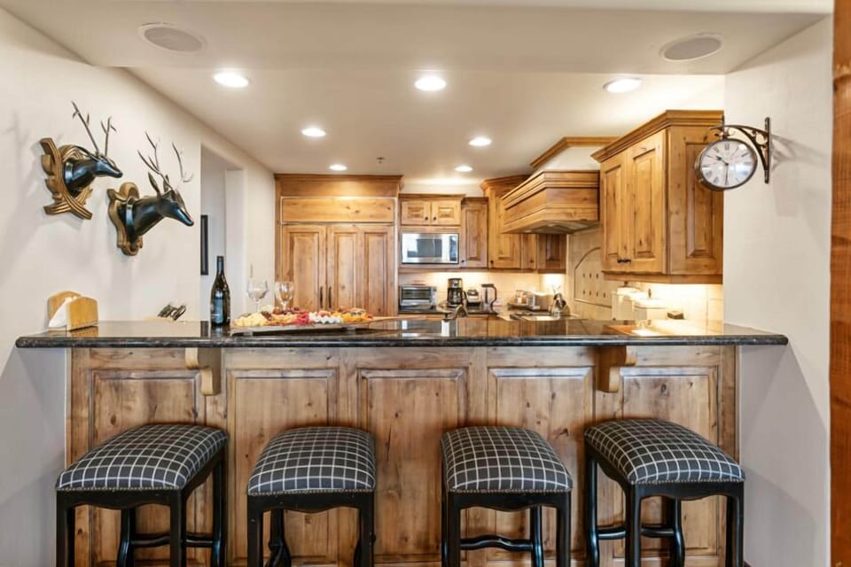 Condo, 3 Bedrooms | Private kitchen | Coffee/tea maker, fridge, oven, toaster