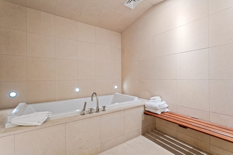 Grand Lodge - Four Bedroom Condo #502 - Ski-in/ski-out by Deer Valley Resort Apartment in Park City