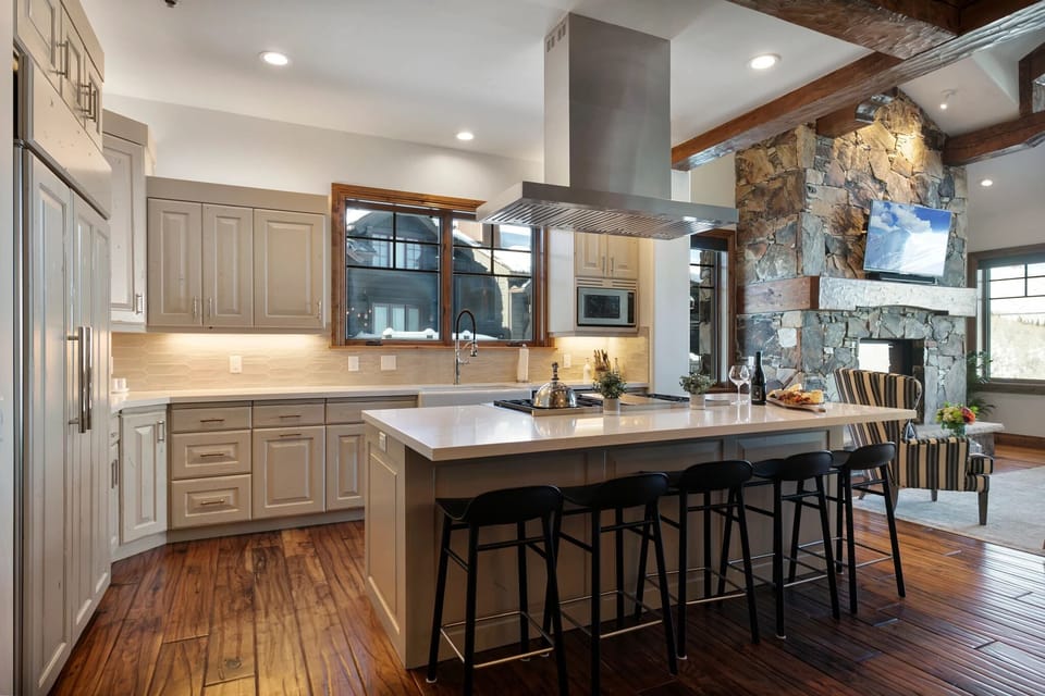 Condo, 4 Bedrooms | Private kitchen | Coffee/tea maker, fridge, oven, toaster