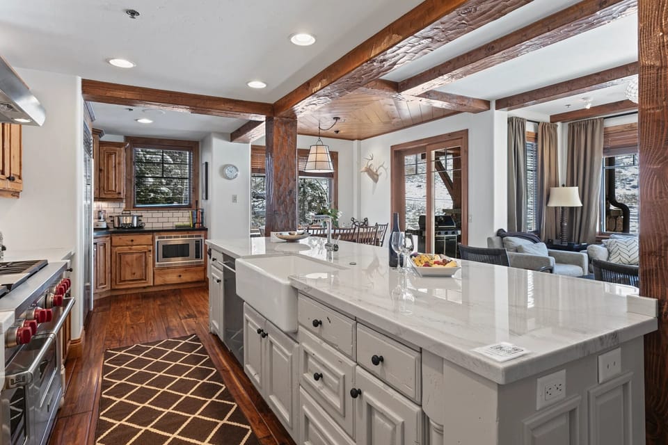 Condo, 4 Bedrooms | Private kitchen | Coffee/tea maker, fridge, oven, toaster