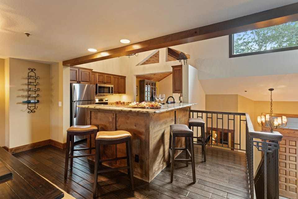 Condo, 3 Bedrooms | Private kitchen | Coffee/tea maker, fridge, oven, toaster