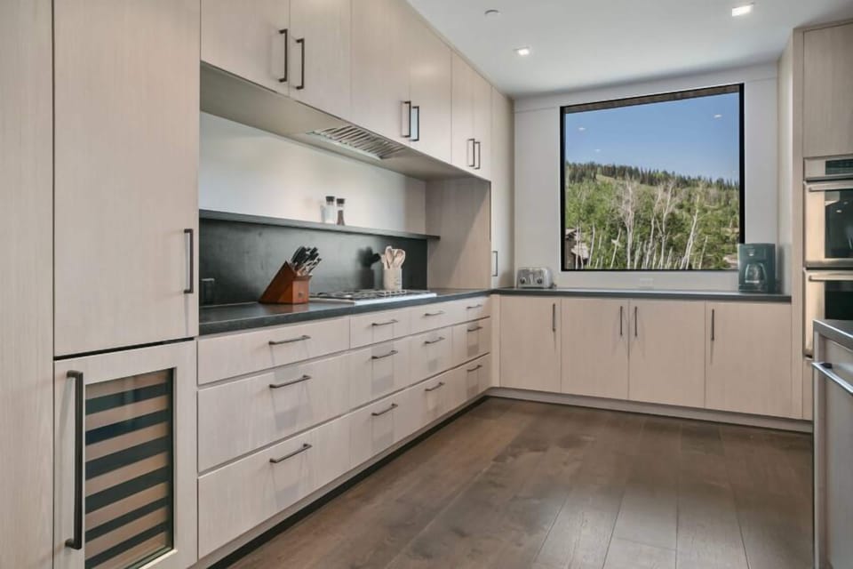 Condo, 3 Bedrooms | Private kitchen | Coffee/tea maker, fridge, oven, toaster