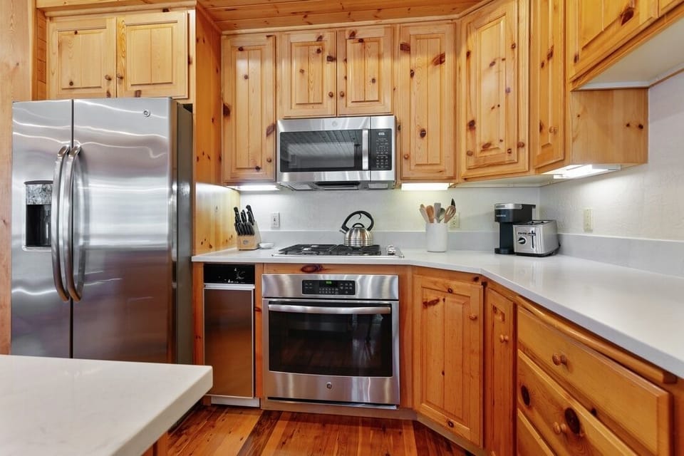 Condo, 3 Bedrooms | Private kitchen | Coffee/tea maker, fridge, oven, toaster