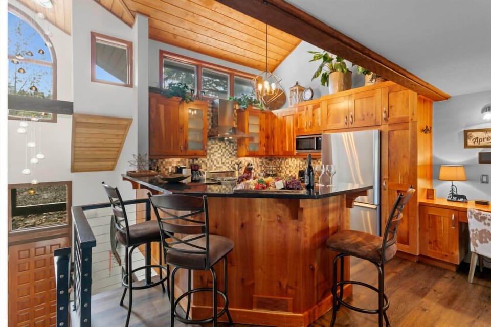 Condo, 3 Bedrooms | Dining