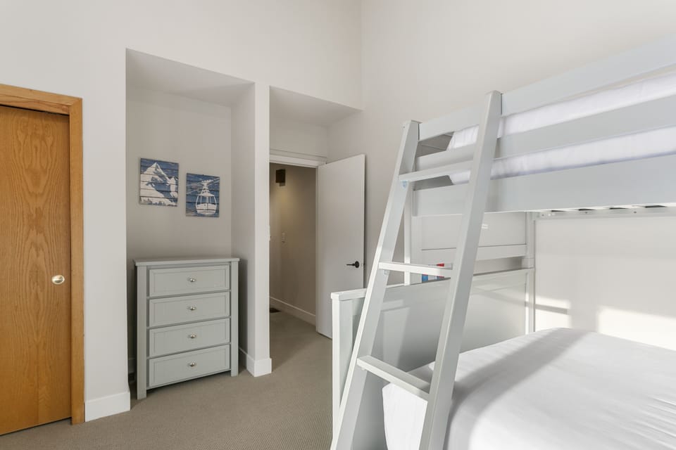 Condo, 3 Bedrooms | 3 bedrooms, laptop workspace, iron/ironing board, WiFi (free)