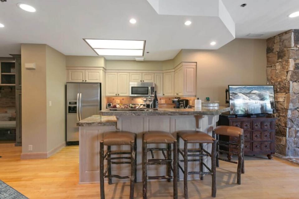 Studio | Private kitchen | Fridge, oven, coffee/tea maker, toaster