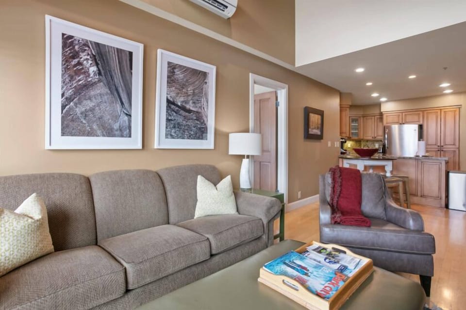 Condo, 1 Bedroom | Living area | Smart TV