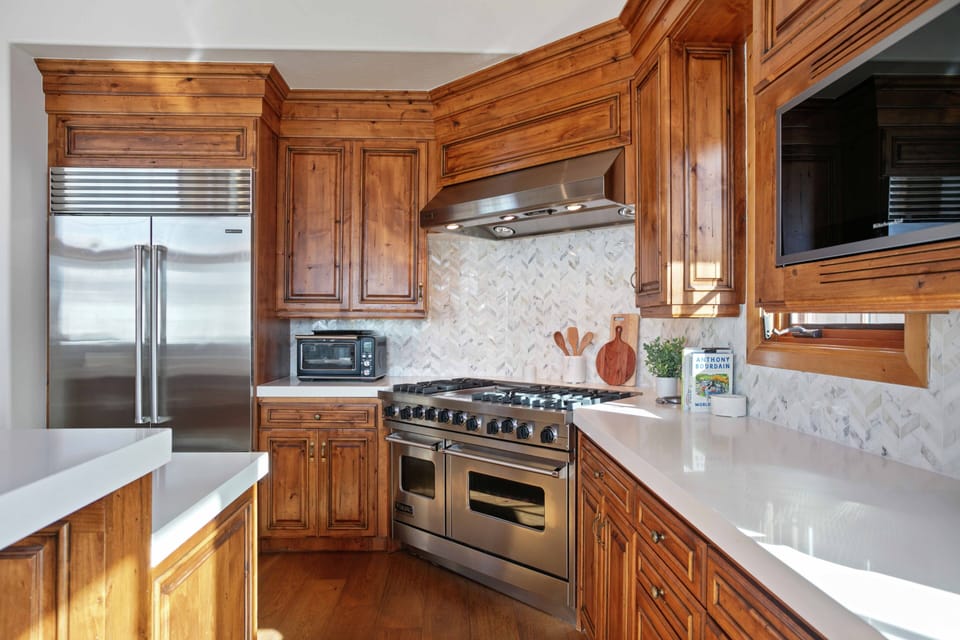 House, 5 Bedrooms | Private kitchen | Fridge, oven, coffee/tea maker, toaster