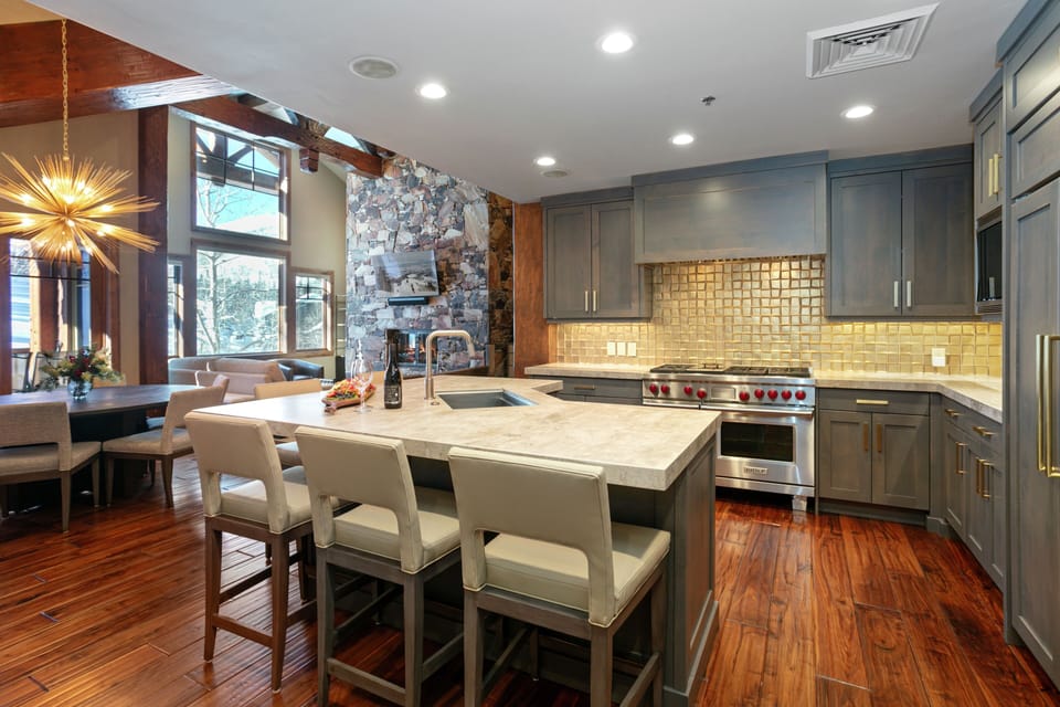 Condo, 5 Bedrooms | Private kitchen | Coffee/tea maker, fridge, oven, toaster