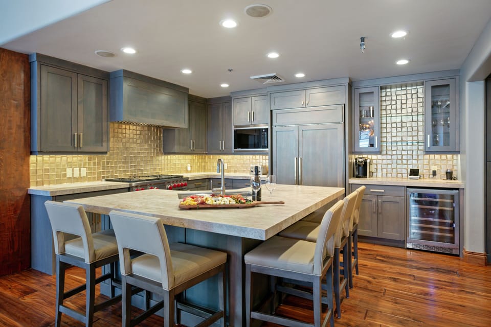 Condo, 5 Bedrooms | Private kitchen | Coffee/tea maker, fridge, oven, toaster