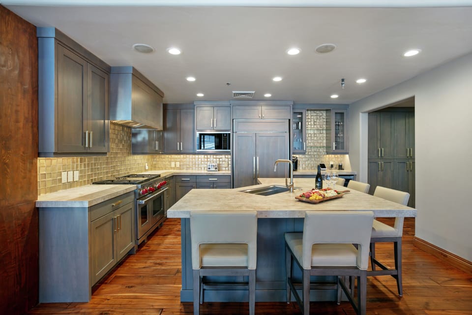 Condo, 5 Bedrooms | Private kitchen | Coffee/tea maker, fridge, oven, toaster