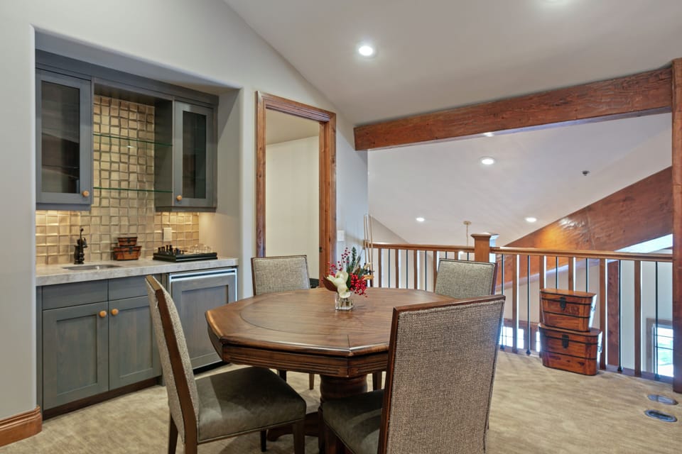 Condo, 5 Bedrooms | Dining